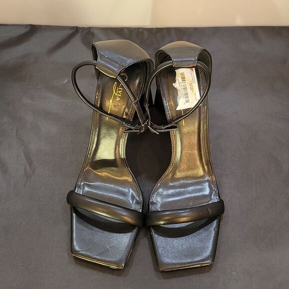 BRAND NEW OLIVIA JOHNSON BLOCK TRIANGLE HEEL SQUARE TOE SANDAL - Picture 2 of 14